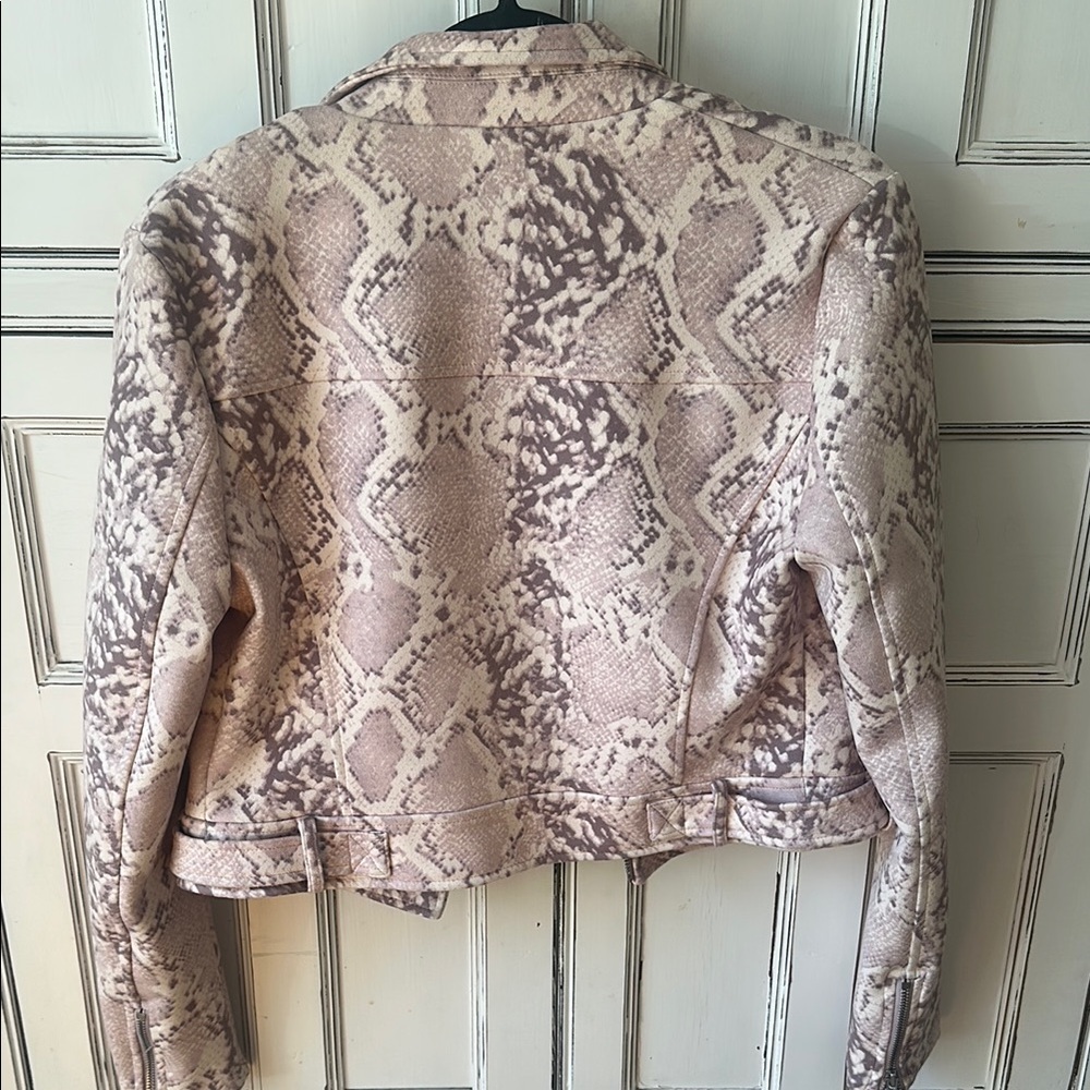 - 💕Windsor Snake Print Women's Jacket 💕 - Picture 2 of 3
